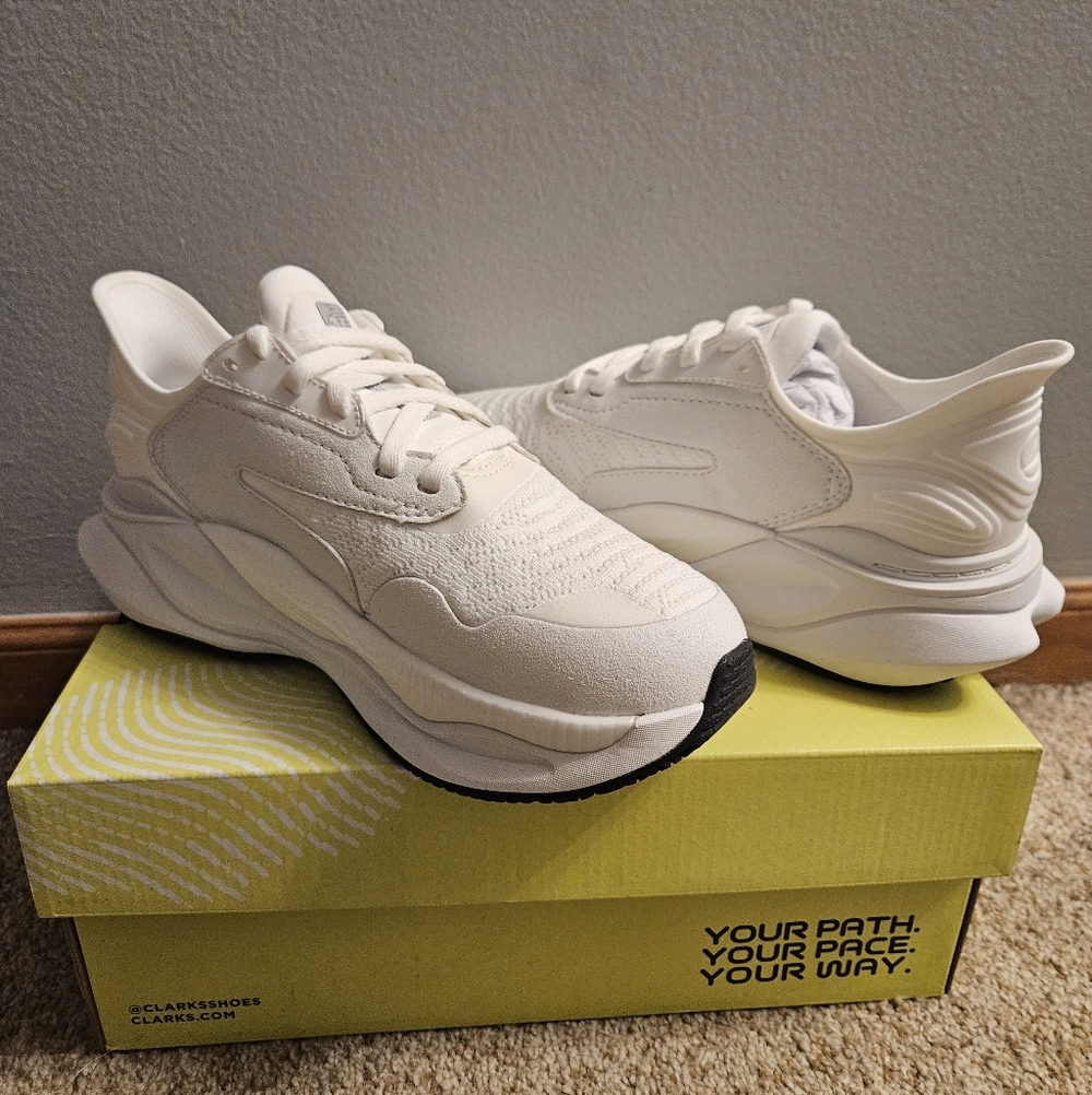 Clarks PACE White Athletic Sneakers 6 wide